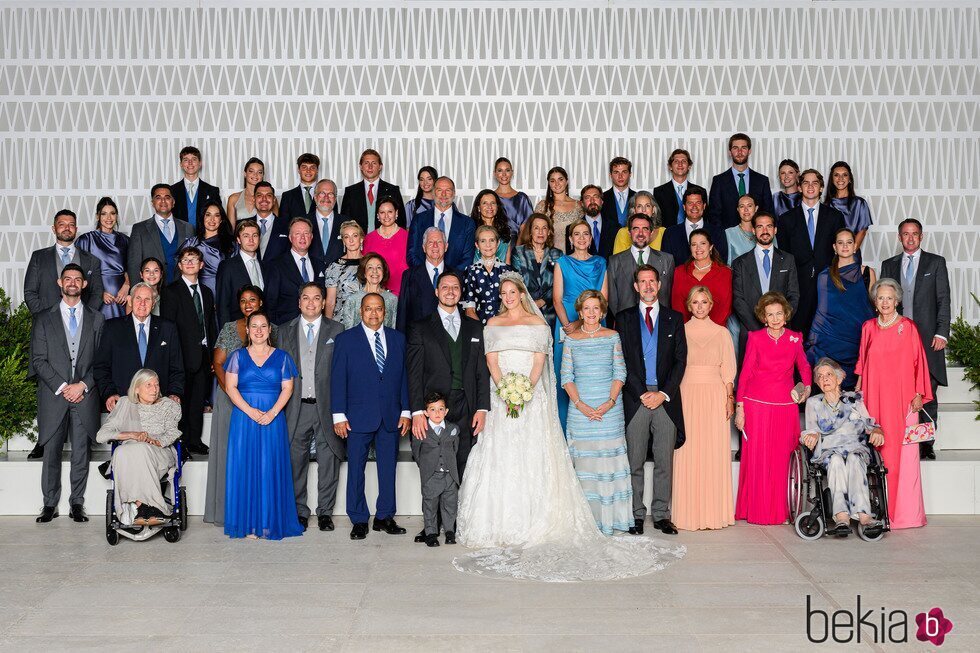 Foto oficial de la boda de Theodora de Grecia y Matthew Kumar con sus familiares y royals invitados