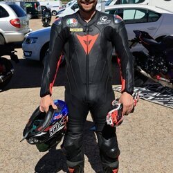 José María Almoguera vestido de motero en un evento del Circuito del Jarama