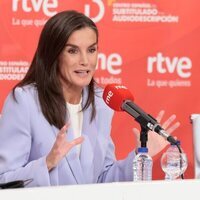 La Reina Letizia hablando en la radio muy contenta en Radio Nacional