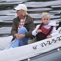 María Zurita y su hijo Carlos Zurita navegando en Sanxenxo