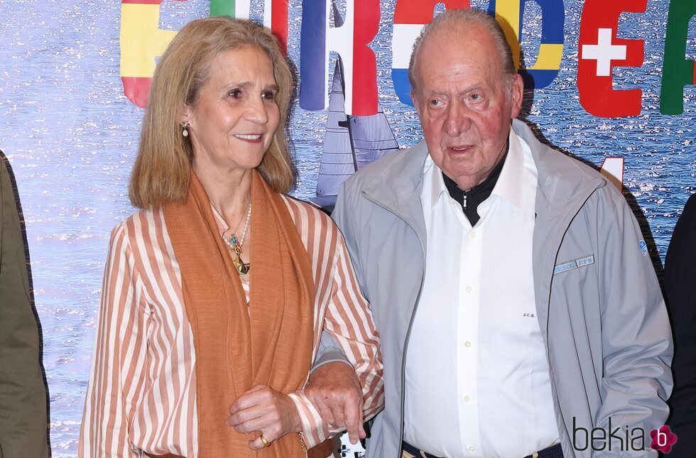 El Rey Juan Carlos y la Infanta Elena en la cena de clausura del Trofeo Xacobeo