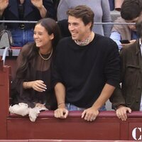 Victoria Federica e Iván Bernabé riéndose en una corrida de toros de Roca Rey