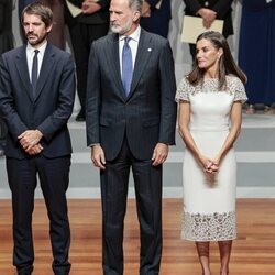 Los Reyes Felipe y Letizia junto al Ministro de Cultura en los Premios Nacionales de la Cultura 2022 y 2023