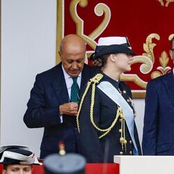 La Reina Letizia y la Princesa Leonor hablando durante el desfile del Día de la Hispanidad 2024