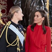 La Princesa Leonor y la Reina Letizia conversan en la recepción oficial por el Día de la Hispanidad 2024