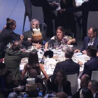 La falsa tarta colocada en la mesa de los Reyes Felipe y Letizia en el Premio Planeta 2024