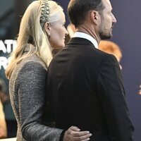 Haakon y Mette-Marit de Noruega, muy cariñosos en el 25 aniversario de las embajadas nórdicas en Berlín