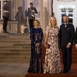 Haakon y Mette-Marit de Noruega con el Presidente de Alemania y su esposa en una cena de gala en el Palacio Bellevue