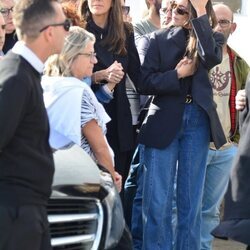 Paz Padilla y Anna Ferrer Padilla en el funeral de Luis Padilla