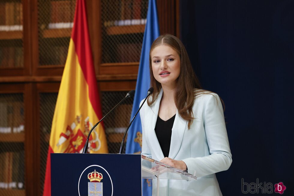 La Princesa Leonor dando su discurso en el acto de entrega de la Medalla de Asturias