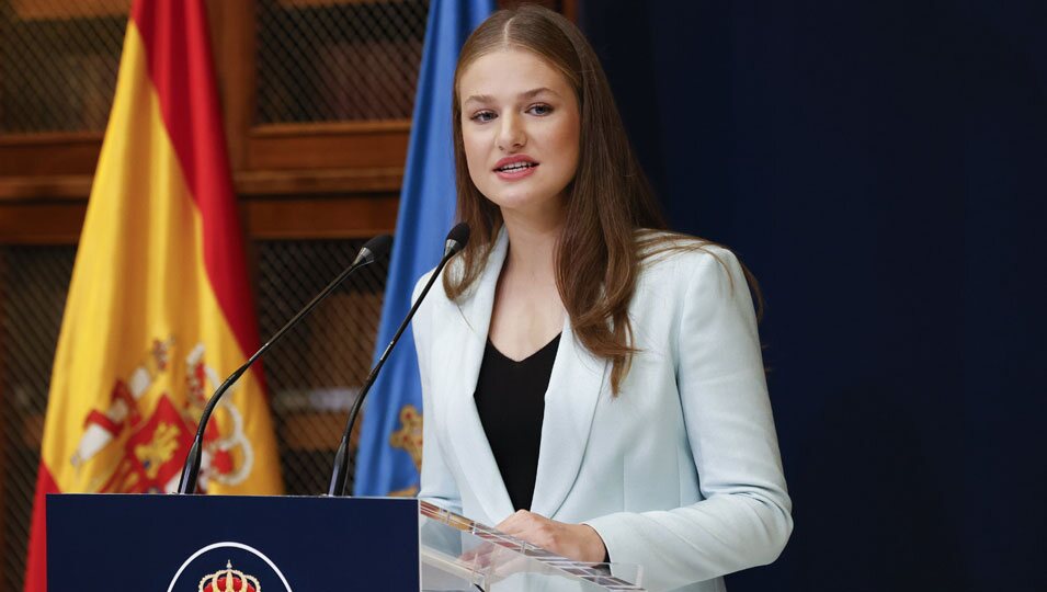 La Princesa Leonor dando su discurso en el acto de entrega de la Medalla de Asturias