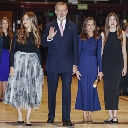 La Princesa Leonor, el Rey Felipe, la Reina Letizia y la Infanta Sofía llegan al concierto de los Premios Princesa de Asturias 2024