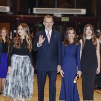 La Princesa Leonor, el Rey Felipe, la Reina Letizia y la Infanta Sofía llegan al concierto de los Premios Princesa de Asturias 2024