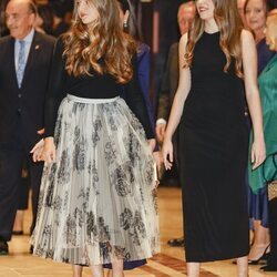 La Princesa Leonor y la Infanta Sofía llegan al concierto de los Premios Princesa de Asturias 2024