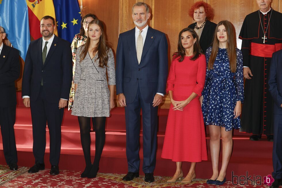 Los Reyes Felipe y Letizia, la Princesa Leonor y la Infanta Sofía en los Premios Fin de Grado en Oviedo