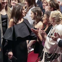 La Reina Letizia saluda a su madre en los Premios Princesa de Asturias 2024