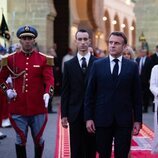 Emmanuel Macron con Mohamed VI, Moulay Hassan de Marruecos y Moulay Rachid de Marruecos en el recibimiento al Presidente de Francia