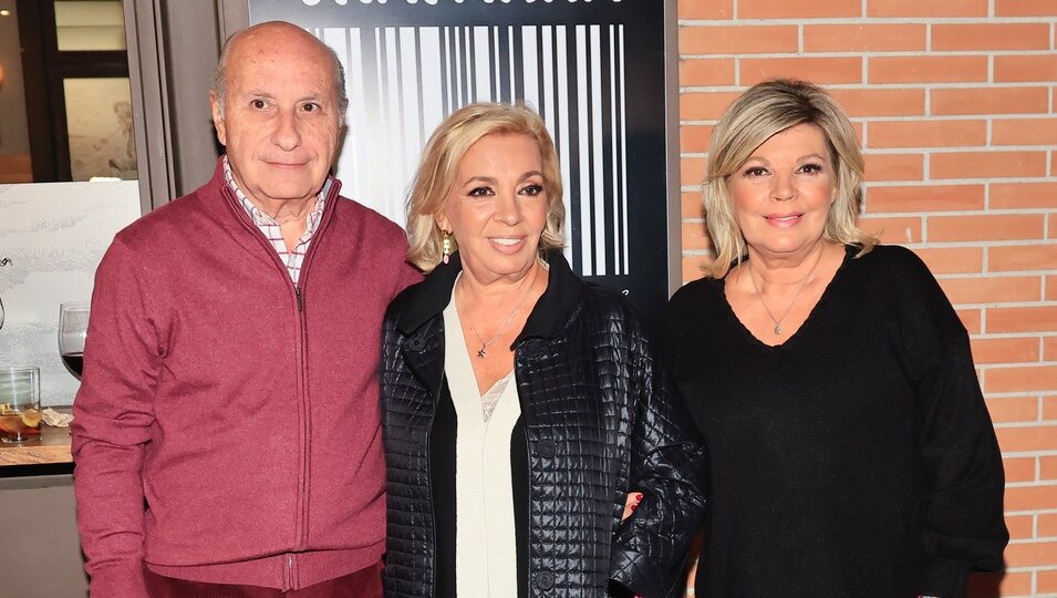 Terelu Campos y José Carlos Bernal con Carmen Borrego celebrando su cumpleaños