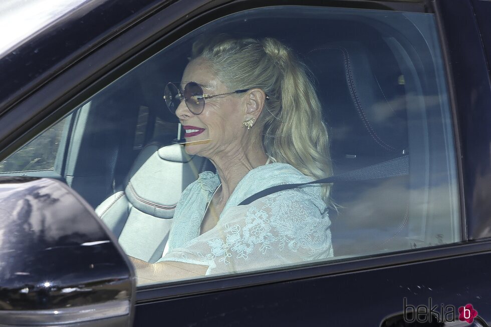 Belén Rueda llegando a la boda de Ana Guerra y Víctor Elías