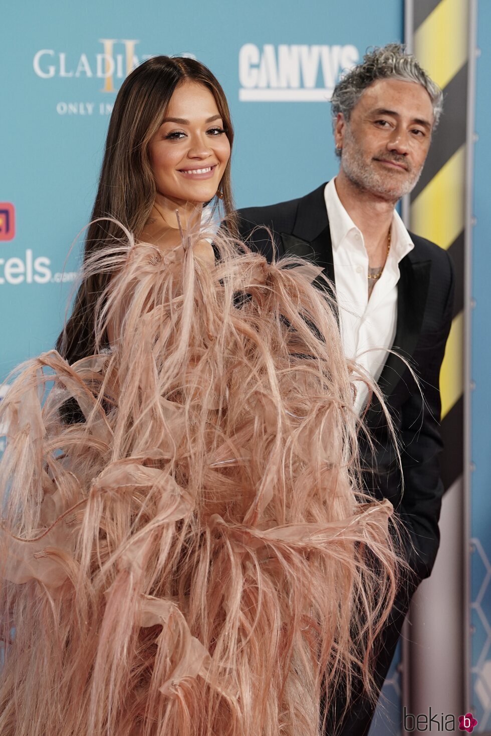 Rita Ora y Taika Waititi en los MTV EMAs 2024