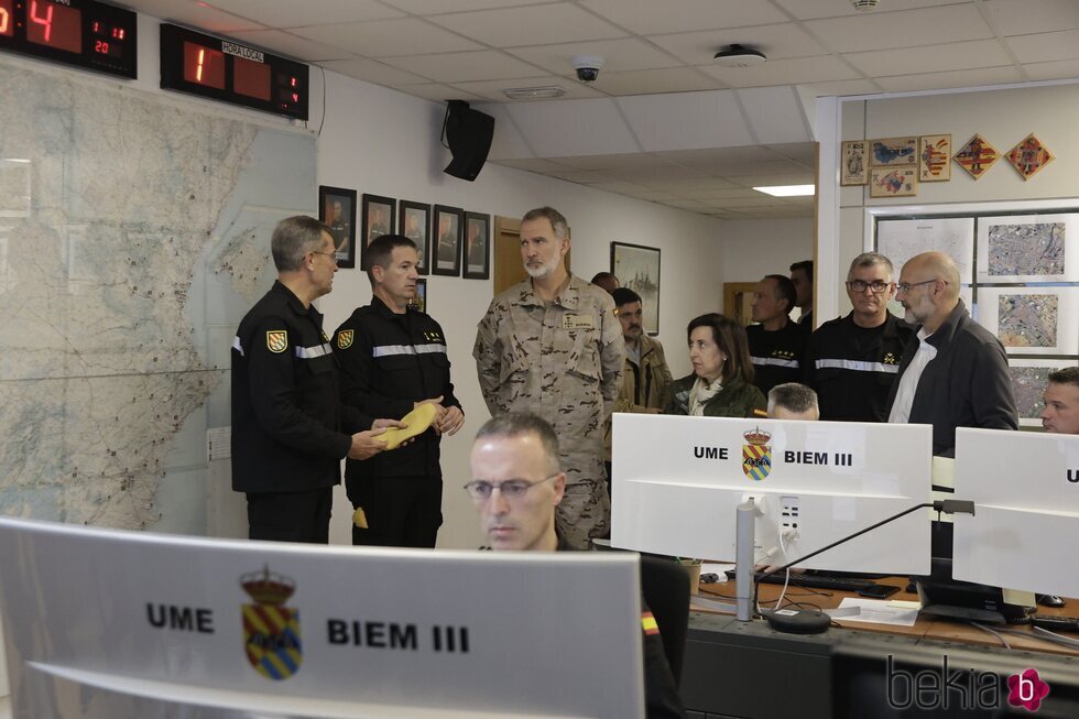 El Rey Felipe VI vestido de militar en su visita a la Base Militar Jaime I de Bétera, Valencia