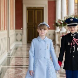 Jacques y Gabriella de Mónaco, cogidos de la mano en el Día Nacional de Mónaco 2024