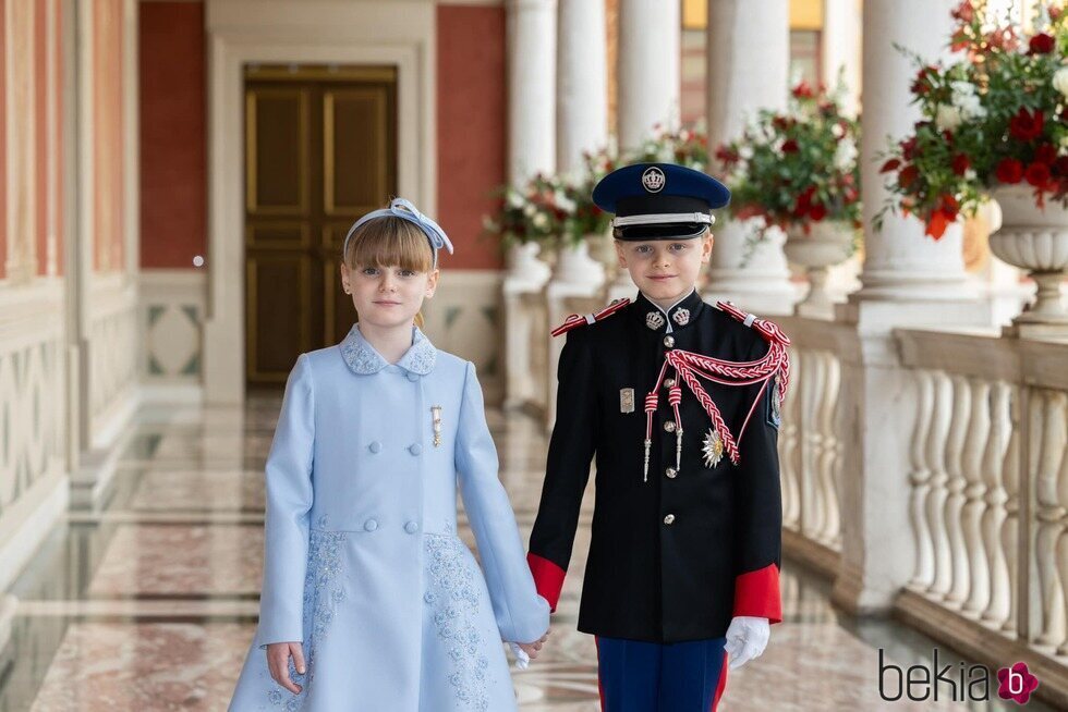 Jacques y Gabriella de Mónaco, cogidos de la mano en el Día Nacional de Mónaco 2024