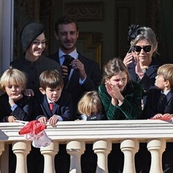 Carolina de Mónaco, Pierre Casiraghi y Beatrice Borromeo y sus hijos, India y Max Casiraghi y Balthazar Rassam