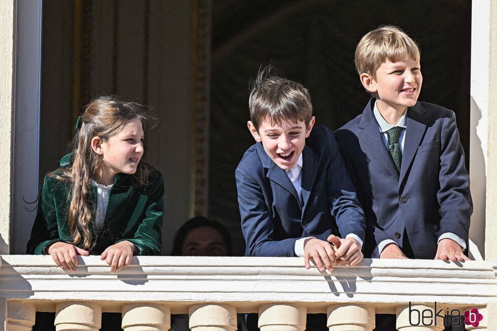 India Casiraghi, Raphaël Elmaleh y Sacha Casiraghi en el Día Nacional de Mónaco 2024