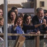 Los Reyes Felipe y Letizia observan el desastre causado por la DANA en Chiva