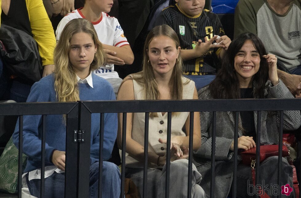 Irene Urdangarin y Johanna Zott en un partido de Pablo Urdangarin en Granollers