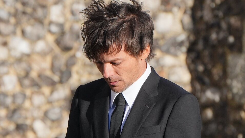 Louis Tomlinson, destrozado a la salida del funeral de Liam Payne