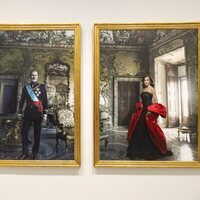 Fotografía de los retratos de los Reyes Felipe y Letizia realizados por Annie Leibovitz