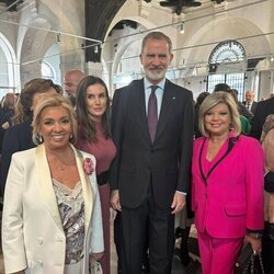 Carmen Borrego y Terelu Campos con los Reyes Felipe y Letizia