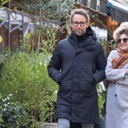 Álvaro Muñoz Escassi y Sheila Casas dando un paseo por Madrid