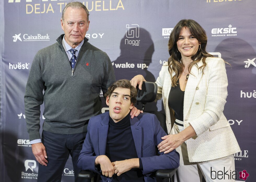 Bertín Osborne y Fabiola Martínez con su hijo Kike en la presentación de su Fundación