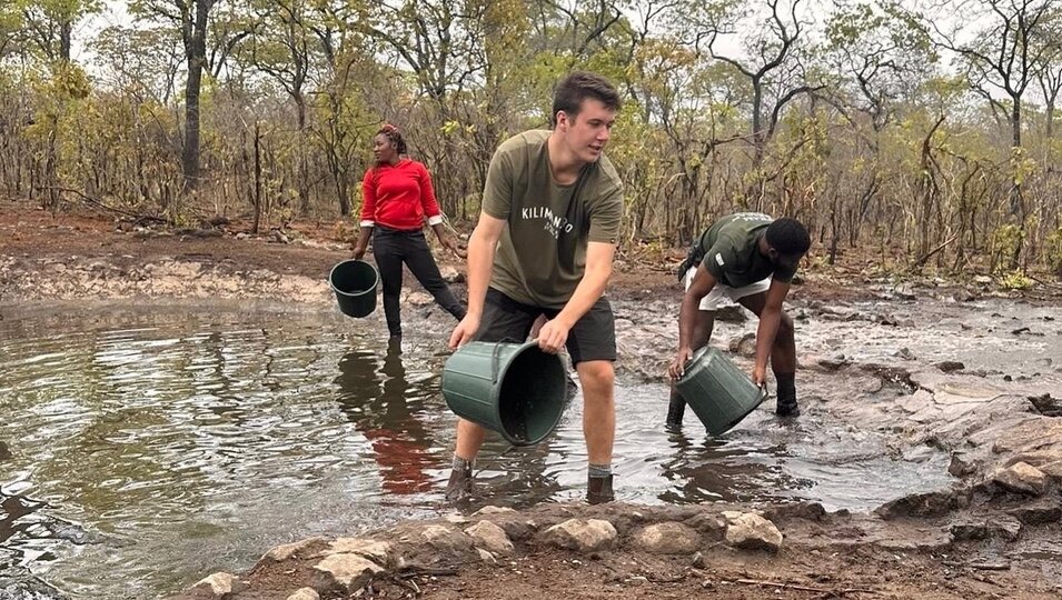 Christian de Dinamarca trabajando en África Oriental