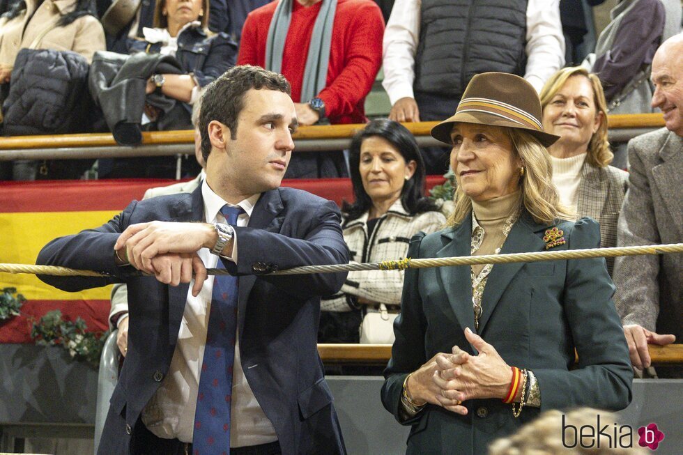 Froilán y la Infanta Elena en la corrida de toros solidaria por Valencia