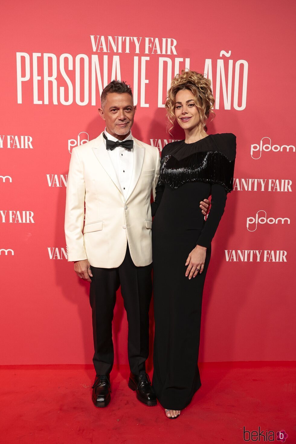 Alejandro Sanz y Candela Márquez posan juntos en la gala Personaje del año Vanity Fair 2024