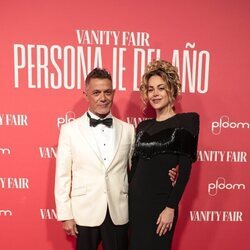 Alejandro Sanz y Candela Márquez posan juntos en la gala Personaje del año Vanity Fair 2024