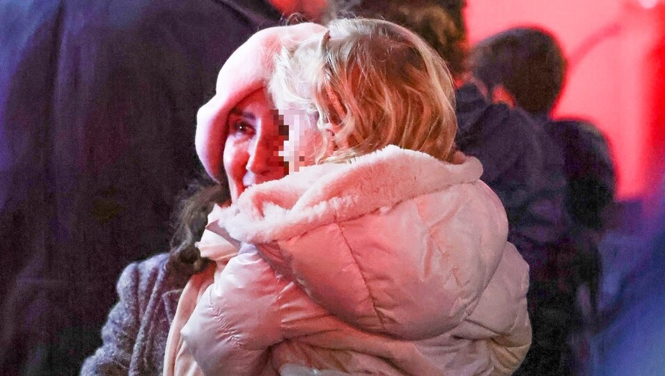 Paloma Rocasolano acompañada de su nieta Erin en la inauguración de Madrid Christmas Light