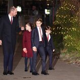 El Príncipe Guillermo y sus tres hijos los Príncipe George, Charlotte y Louis en concierto de Villancicos el 6 de diciembre de 2024