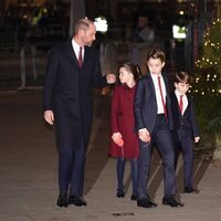 El Príncipe Guillermo y sus tres hijos los Príncipe George, Charlotte y Louis en concierto de Villancicos el 6 de diciembre de 2024