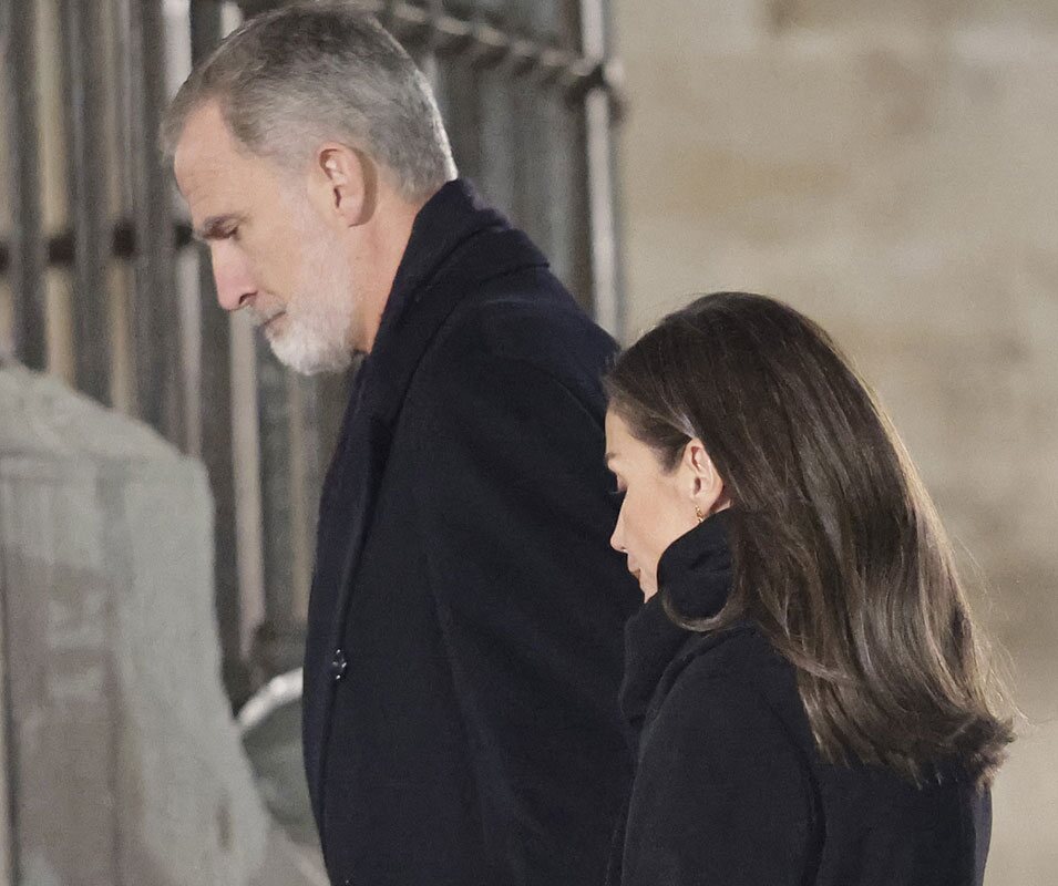 Los Reyes Felipe y Letizia entrando en la Catedral de Valencia para la misa por las víctimas de la DANA