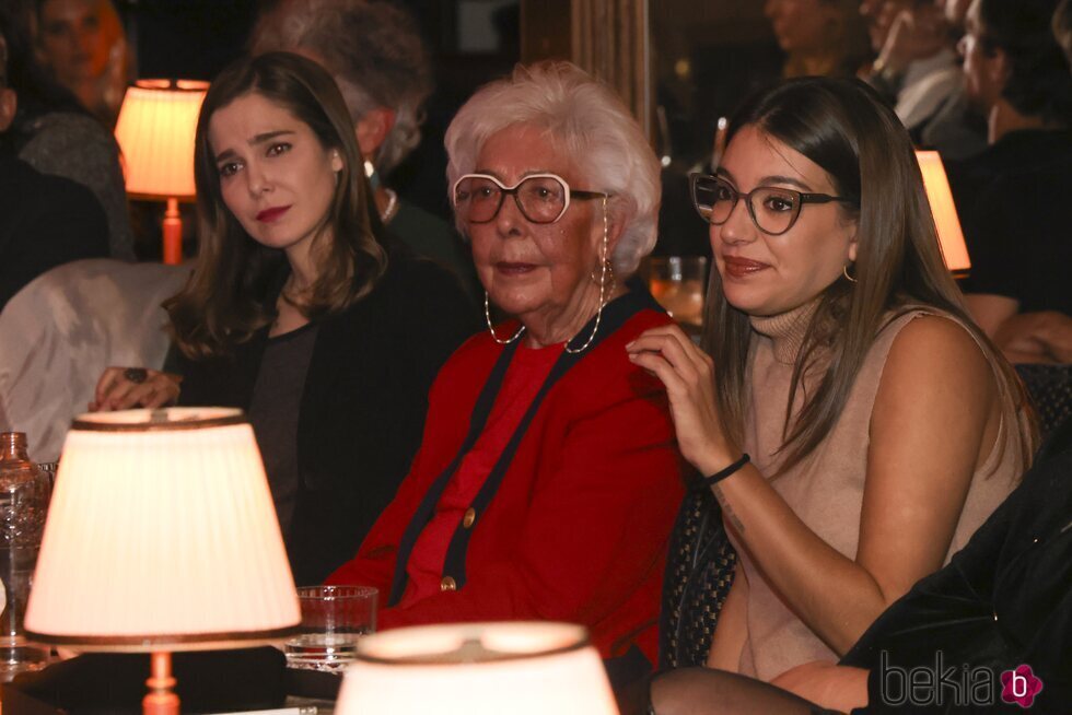 Natalia Sánchez, Marisol Álvarez del Valle y Ana Guerra en la presentación del libro de 'Víctor Elías'