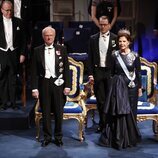 Carlos Gustavo y Silvia de Suecia y Victoria y Daniel de Suecia en los Premios Nobel 2024