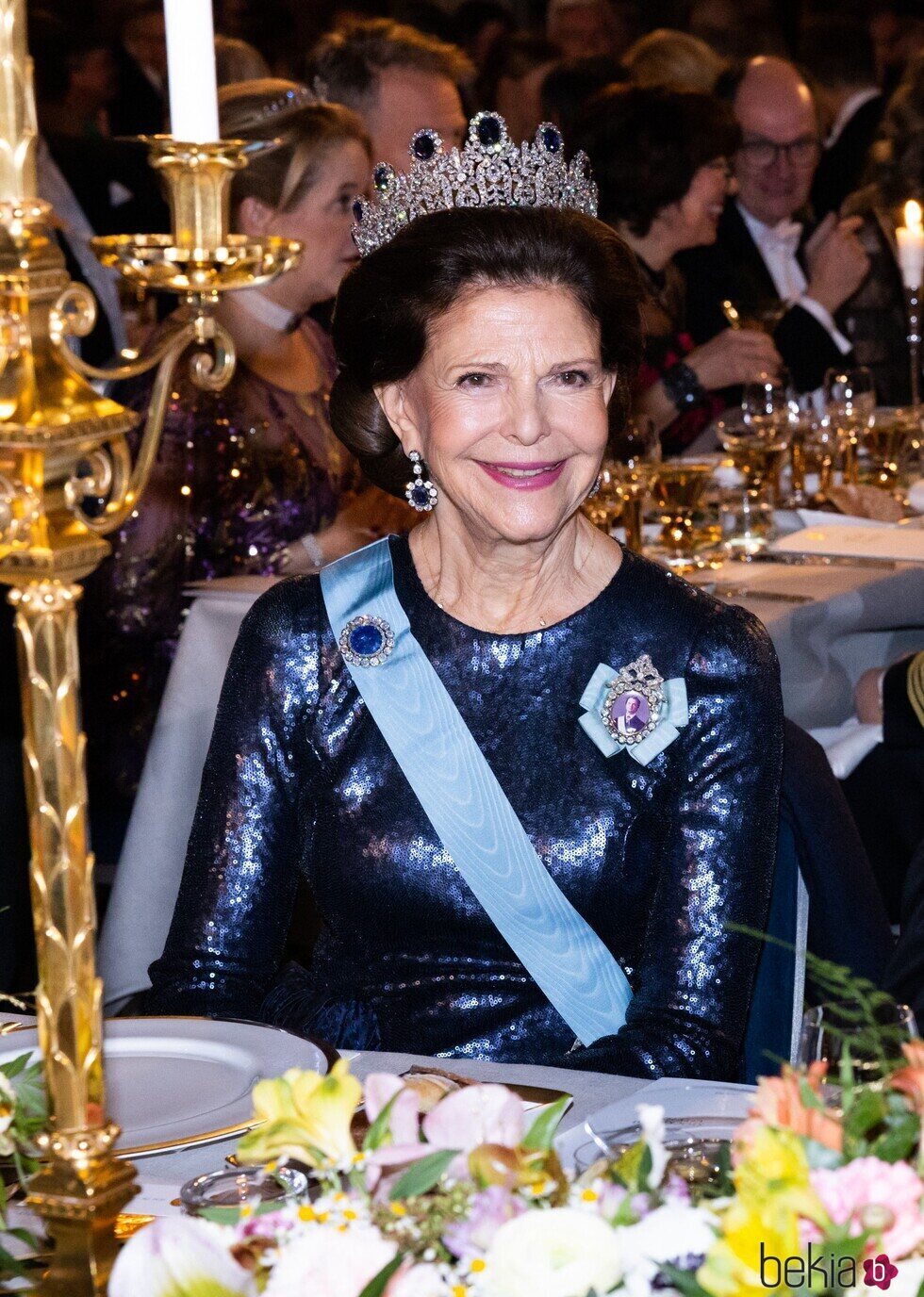 Silvia de Suecia con la Tiara Leuchtenberg de Zafiros en los Premios Nobel 2024