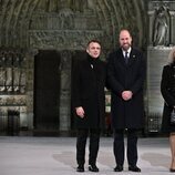 Emmanuel y Brigitte Macron con el Príncipe Guillermo en la reapertura de la Catedral de Notre Dame de París