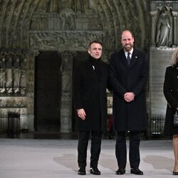 Emmanuel y Brigitte Macron con el Príncipe Guillermo en la reapertura de la Catedral de Notre Dame de París