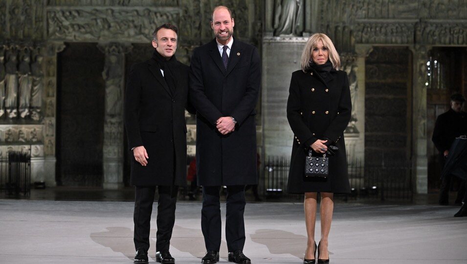 Emmanuel y Brigitte Macron con el Príncipe Guillermo en la reapertura de la Catedral de Notre Dame de París